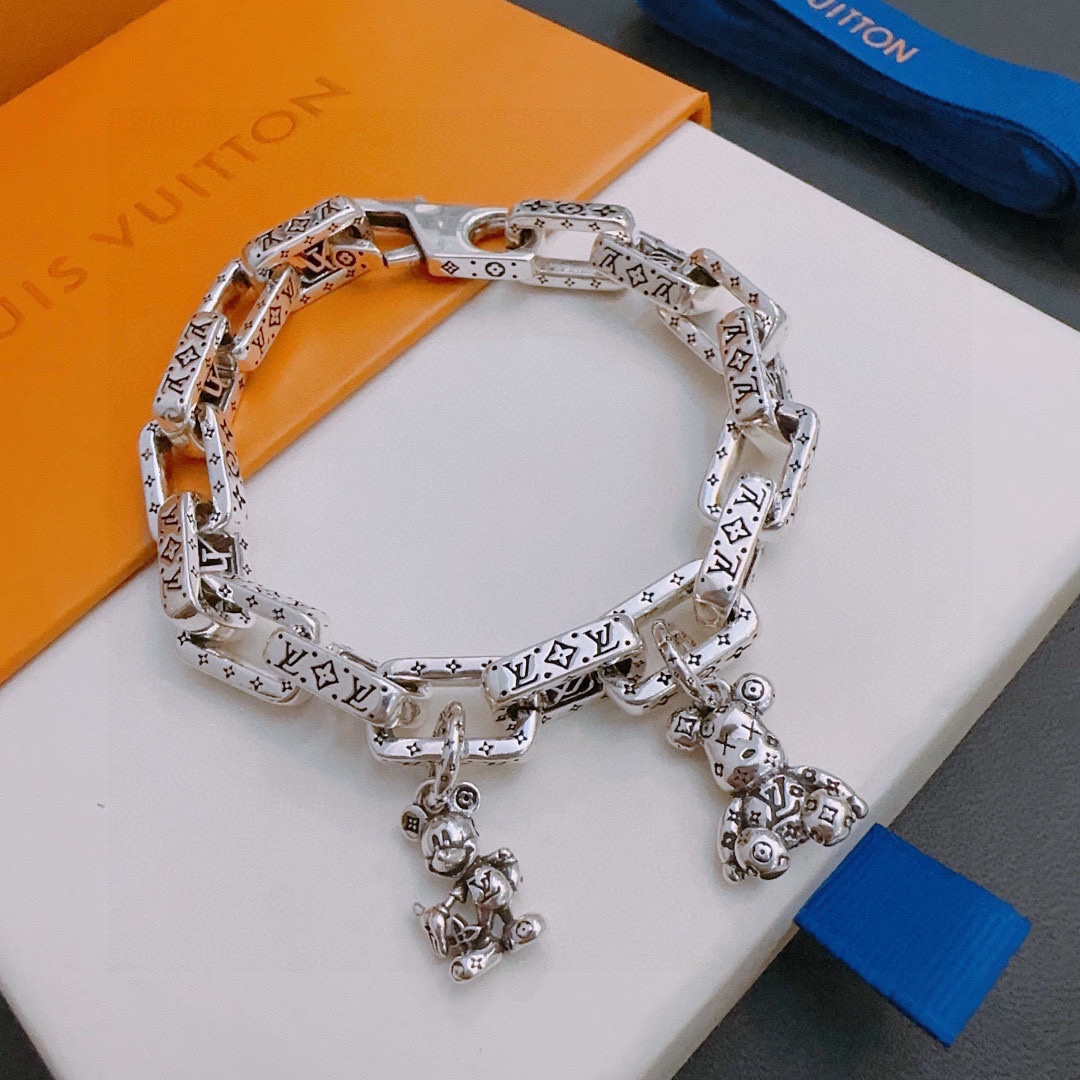 L0*is V*t0n Bracelet