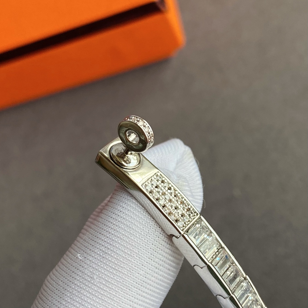 Hermès Button Trapezoid Diamond Bracelet
