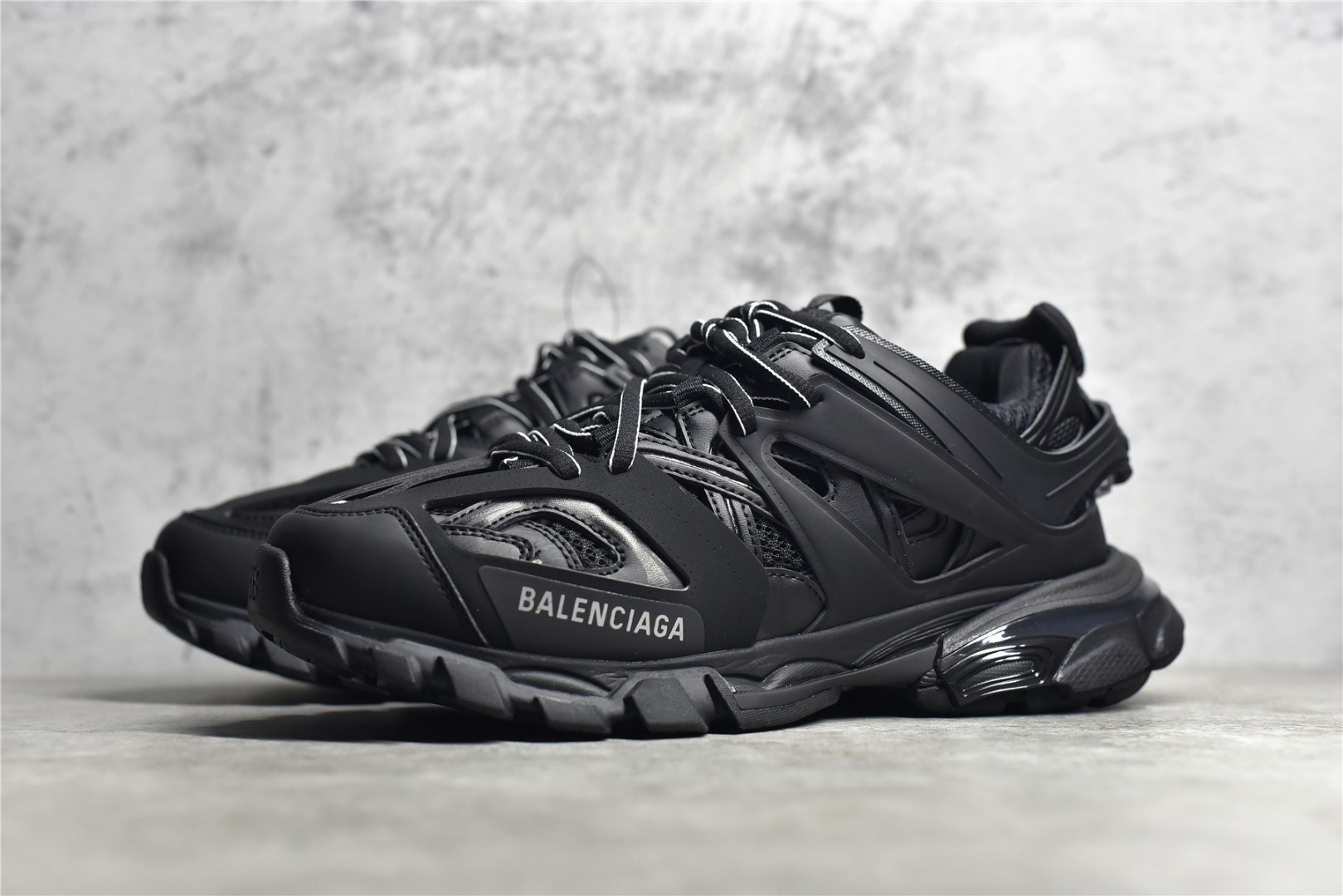 Ba*len*cia*ga Track Black