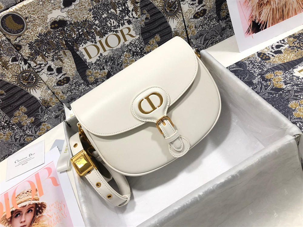 MEDIUM D*0r BOBBY BAG Latte Box Calfskin