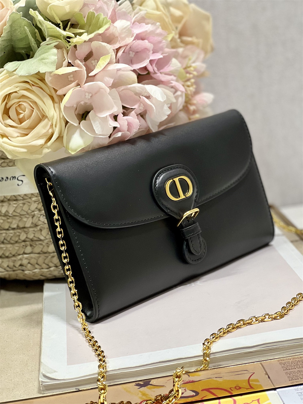 D*0r BOBBY EAST-WEST POUCH WITH CHAIN Latte Smooth Calfskin Black
