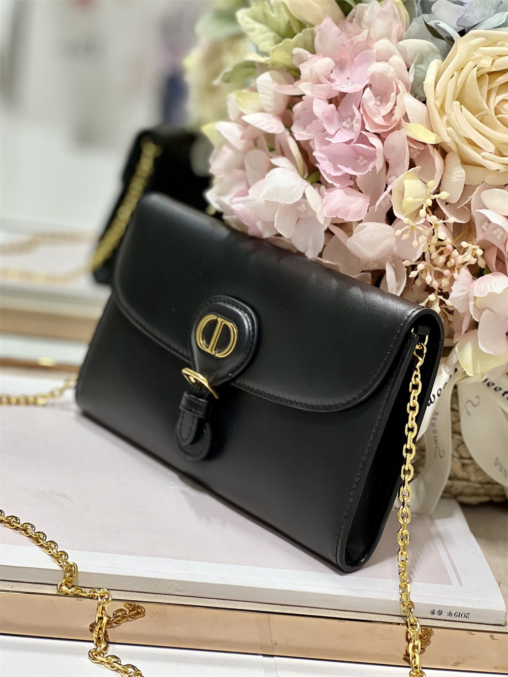 D*0r BOBBY EAST-WEST POUCH WITH CHAIN Latte Smooth Calfskin Black