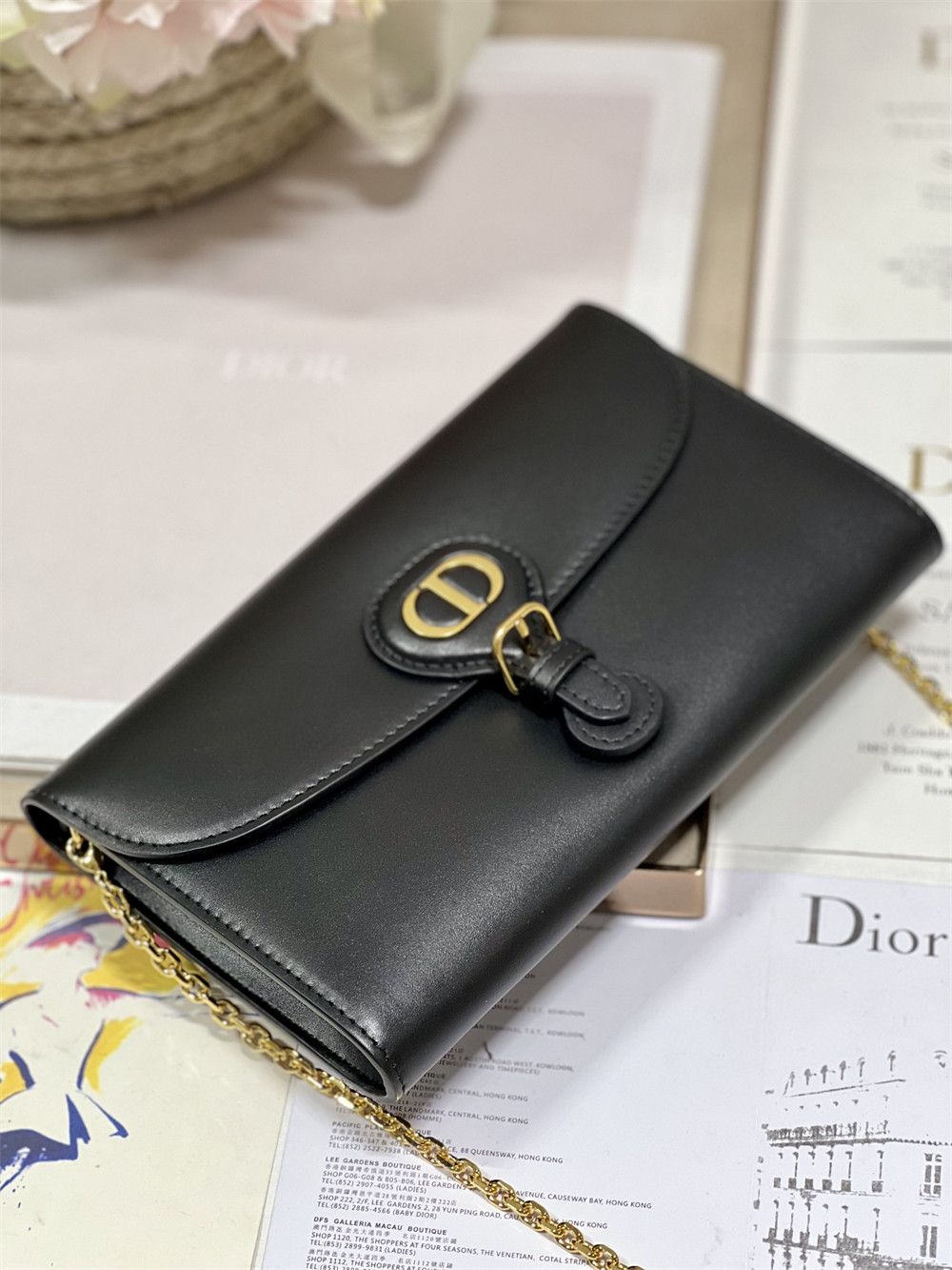 D*0r BOBBY EAST-WEST POUCH WITH CHAIN Latte Smooth Calfskin Black