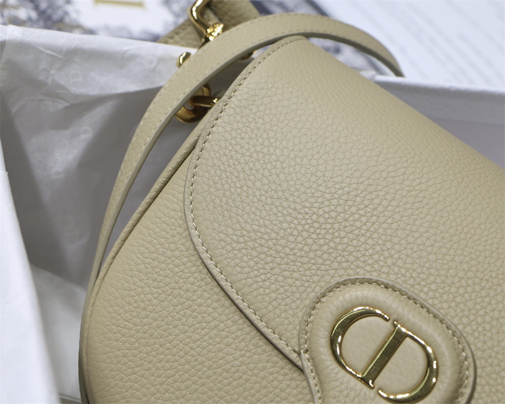 MEDIUM D*0r BOBBY BAG Apricot Grained Calfskin