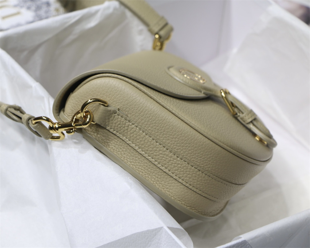 MEDIUM D*0r BOBBY BAG Apricot Grained Calfskin
