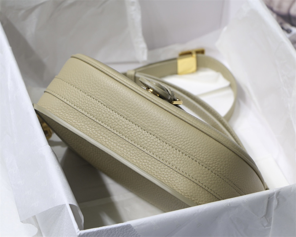 MEDIUM D*0r BOBBY BAG Apricot Grained Calfskin