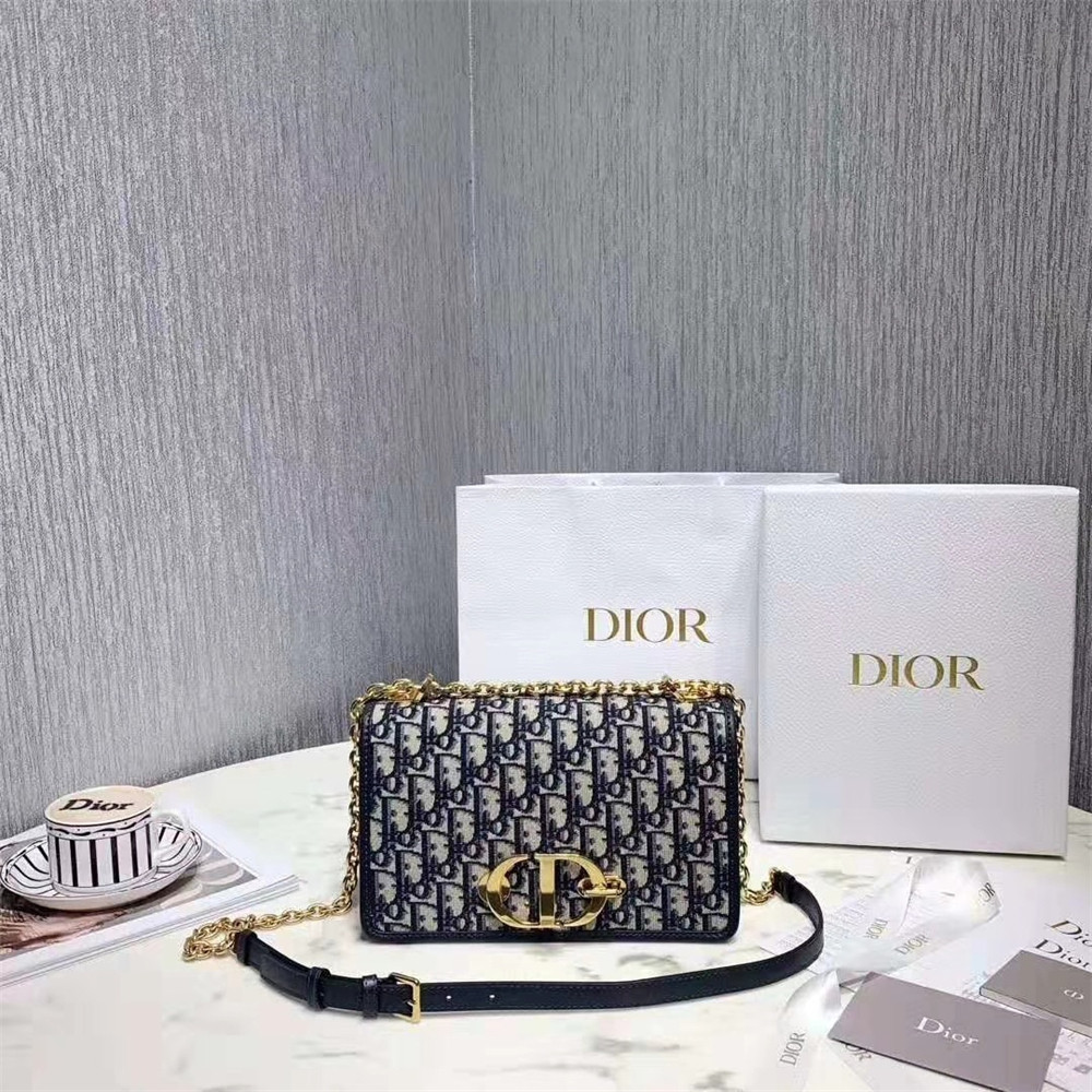 D*0r 30 MONTAIGNE CHAIN BAG Oblique 24x18x8 cm