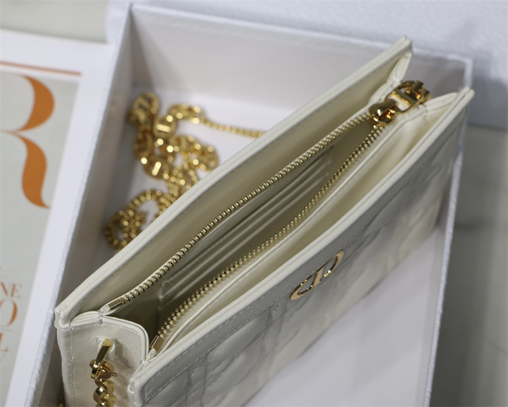 D*0r CARO ZIPPED POUCH WITH CHAIN Latte S*pple Cannage Calfskin 19 x 14 x 4.5 cm
