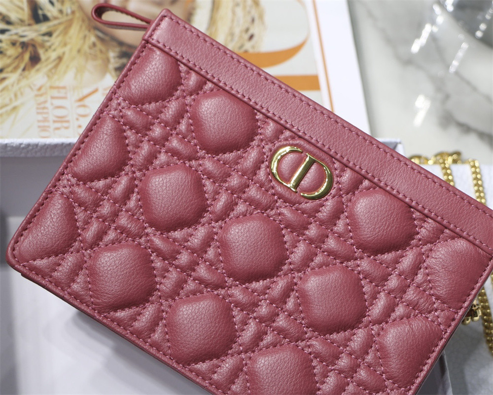 D*0r CARO ZIPPED POUCH WITH CHAIN Red S*pple Cannage Calfskin 19 x 14 x 4.5 cm