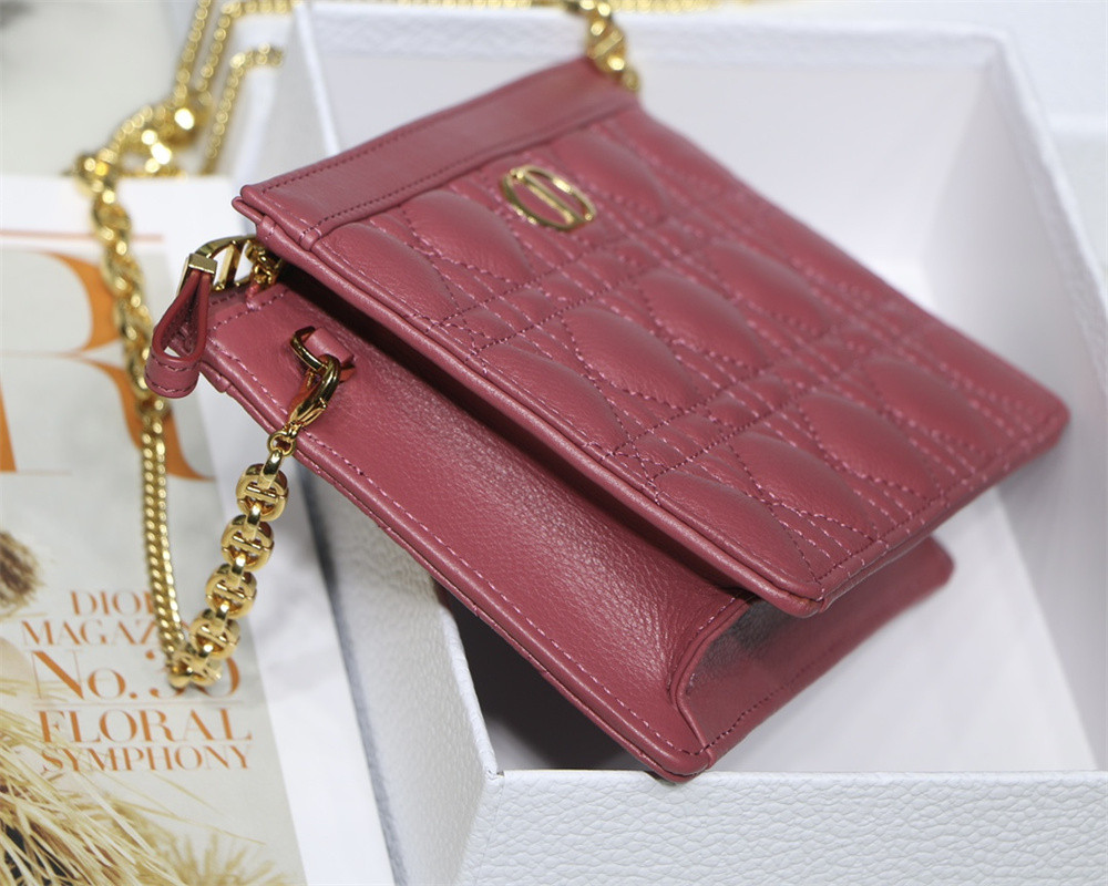D*0r CARO ZIPPED POUCH WITH CHAIN Red S*pple Cannage Calfskin 19 x 14 x 4.5 cm