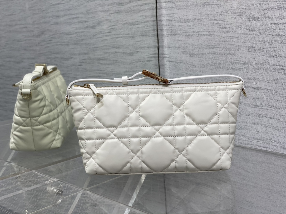 MEDIUM D*0r TRAVEL NOMAD POUCH WHITE