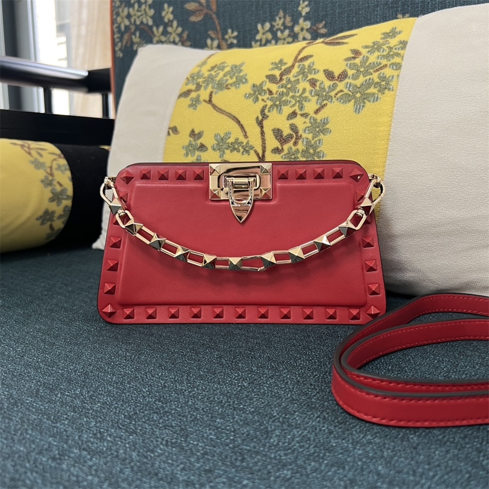 va*t*no GARAVANI ROCKSTUD23 SMALL SMOOTH CALFSKIN SHOULDER BAG RED