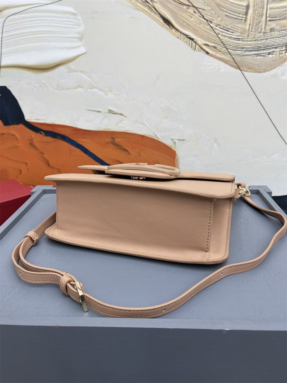 va*t*no GARAVANI LOCÒ CALFSKIN SHOULDER SMALL BAG ROSE CANNELLE 22 x 16 x 7 cm