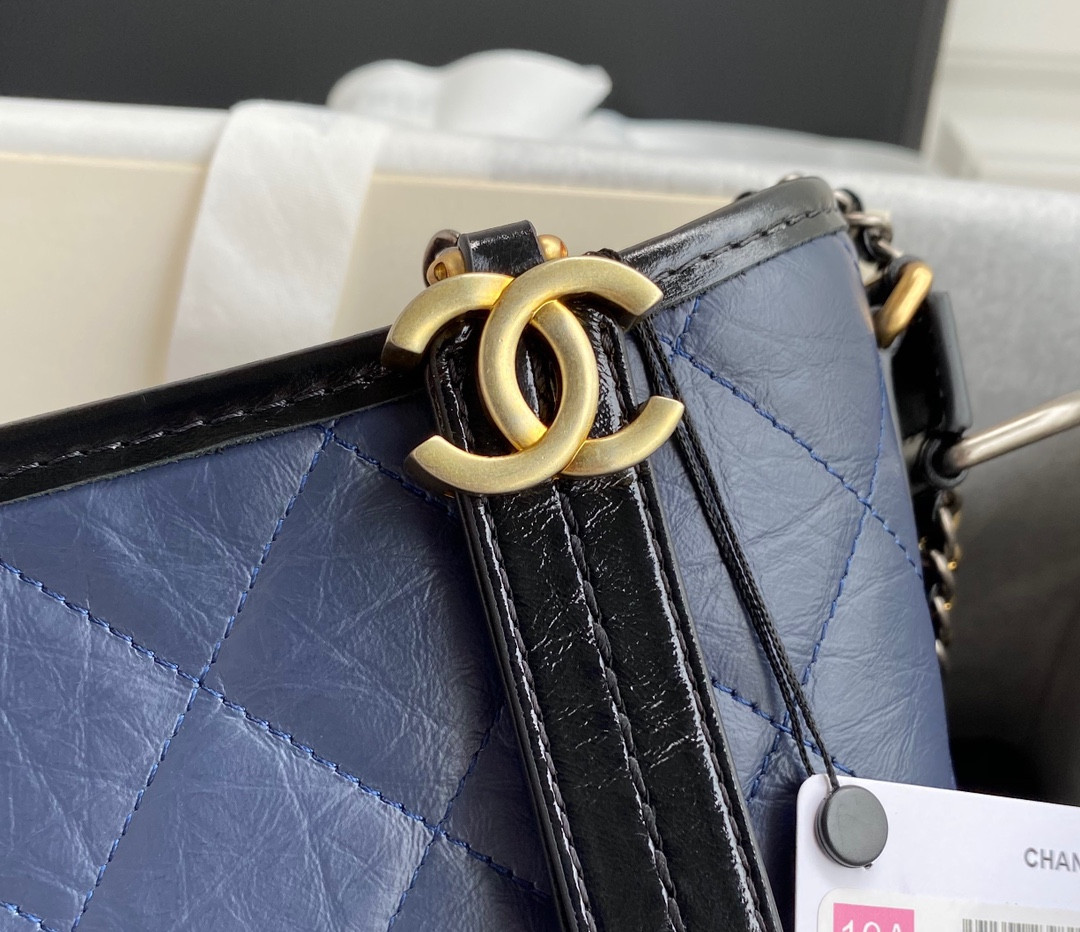 Ch*el Gabrielle SMALL BLUE 20 x 15 x 8cm