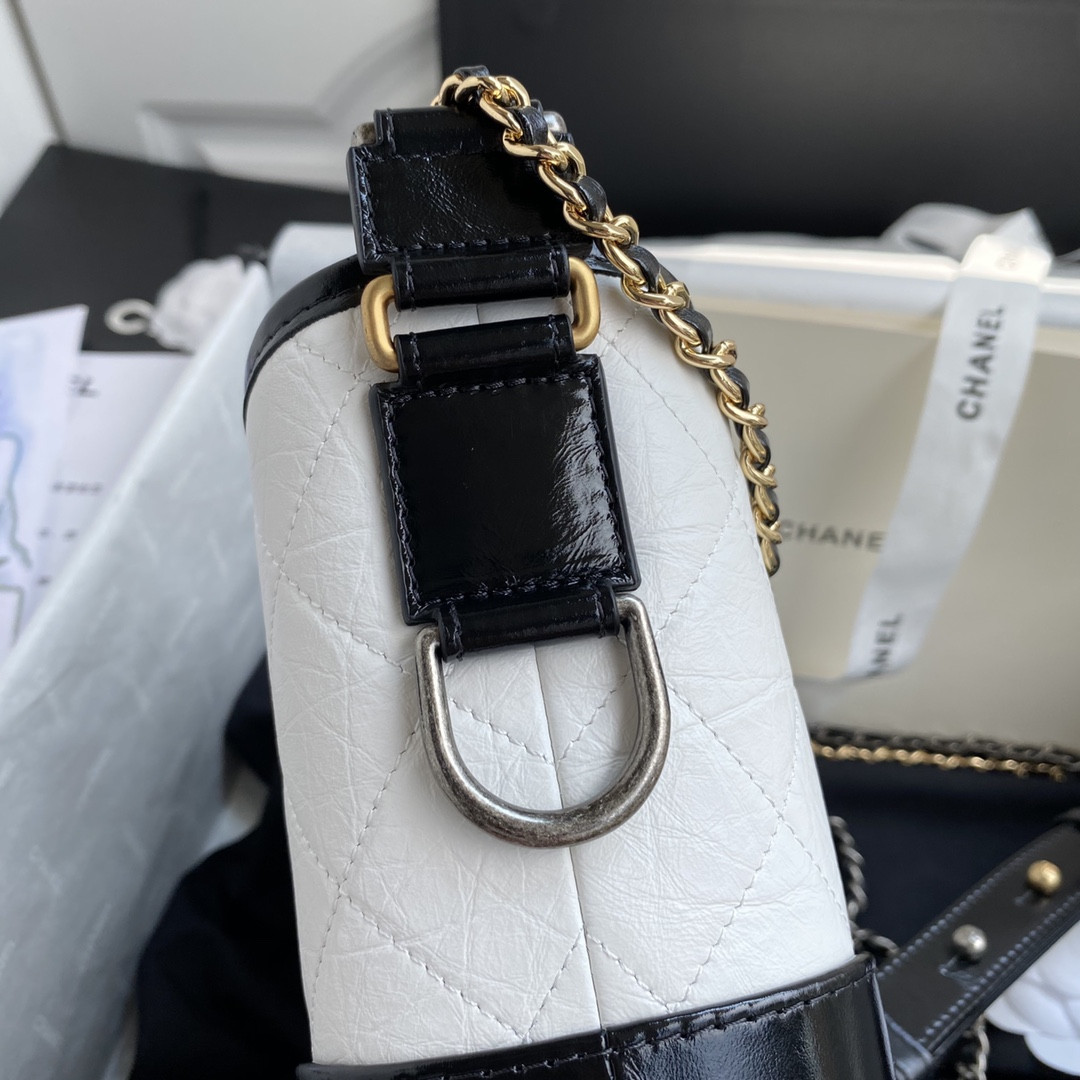 Ch*el Gabrielle SMALL WHITE 20 x 15 x 8cm
