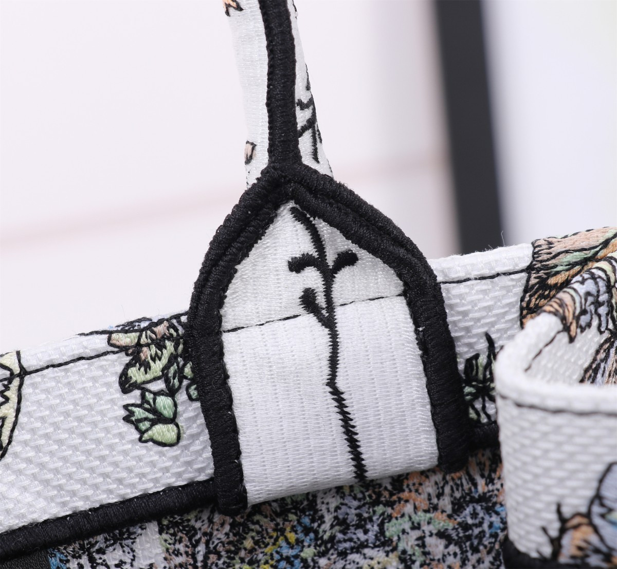 Small D*0r BOOK TOTE WHITE MULTICOLOR TOILE DE JOUY MEXICO EMBROIDERY  10.5 x 8.5 x 5.5 inches