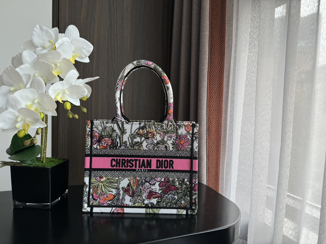 Small D*0r BOOK TOTE WHITE MULTICOLOR MEXICO MILLEFIORI EMBROIDERY 10.5 x 8.5 x 5.5 inches