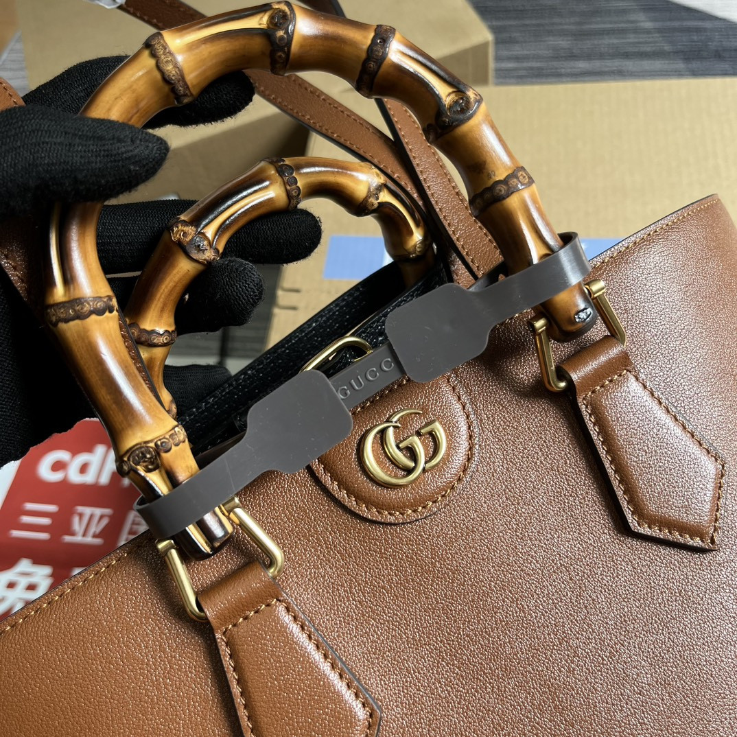 G*u*i DIANA MEDIUM TOTE BAG Cuir 31W x 27H x 15D CM