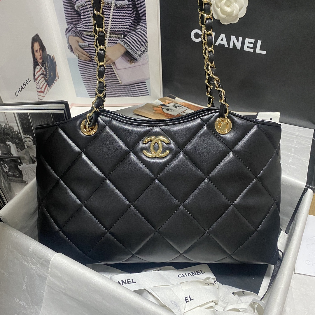 Ch*el Shiny Leather Large Shopper Tote Black 33×21×7.5 cm