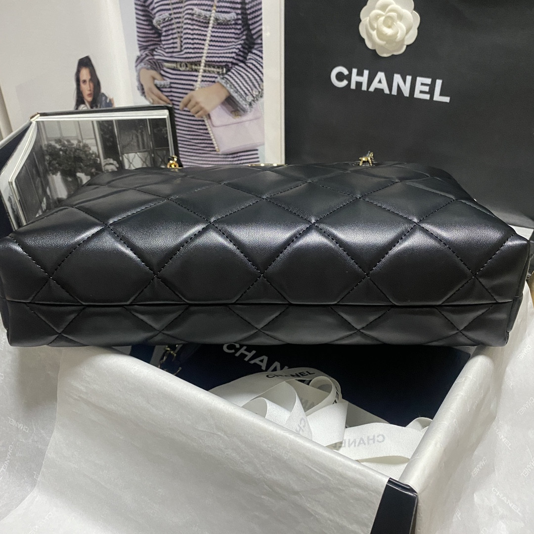 Ch*el Shiny Leather Large Shopper Tote Black 33×21×7.5 cm