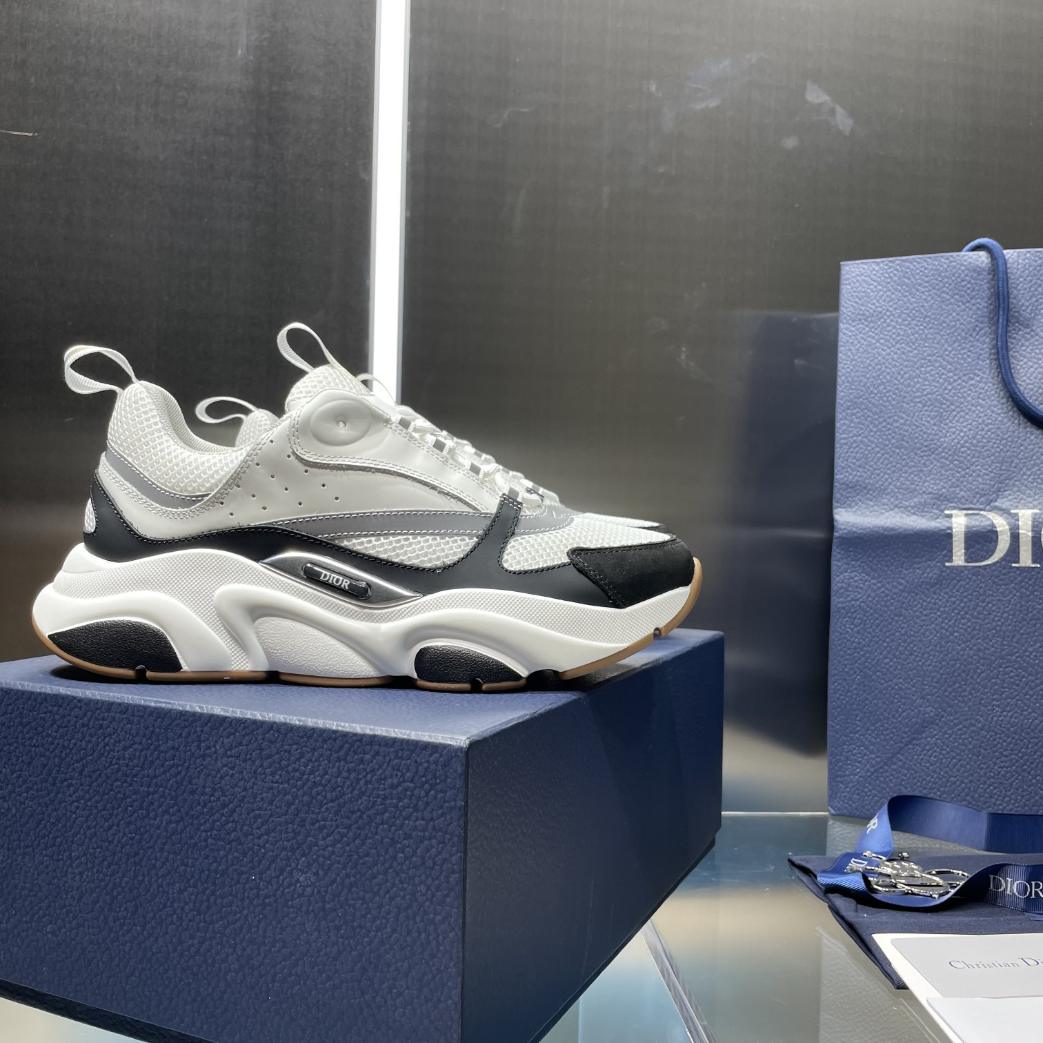 UA D*0r B22 white Sneaker