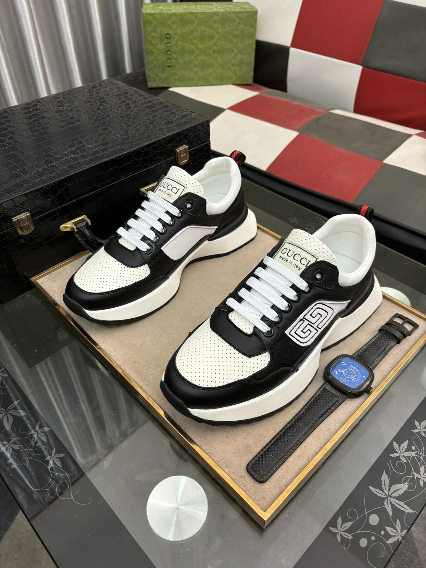 UA G*u*i RUN SNEAKER