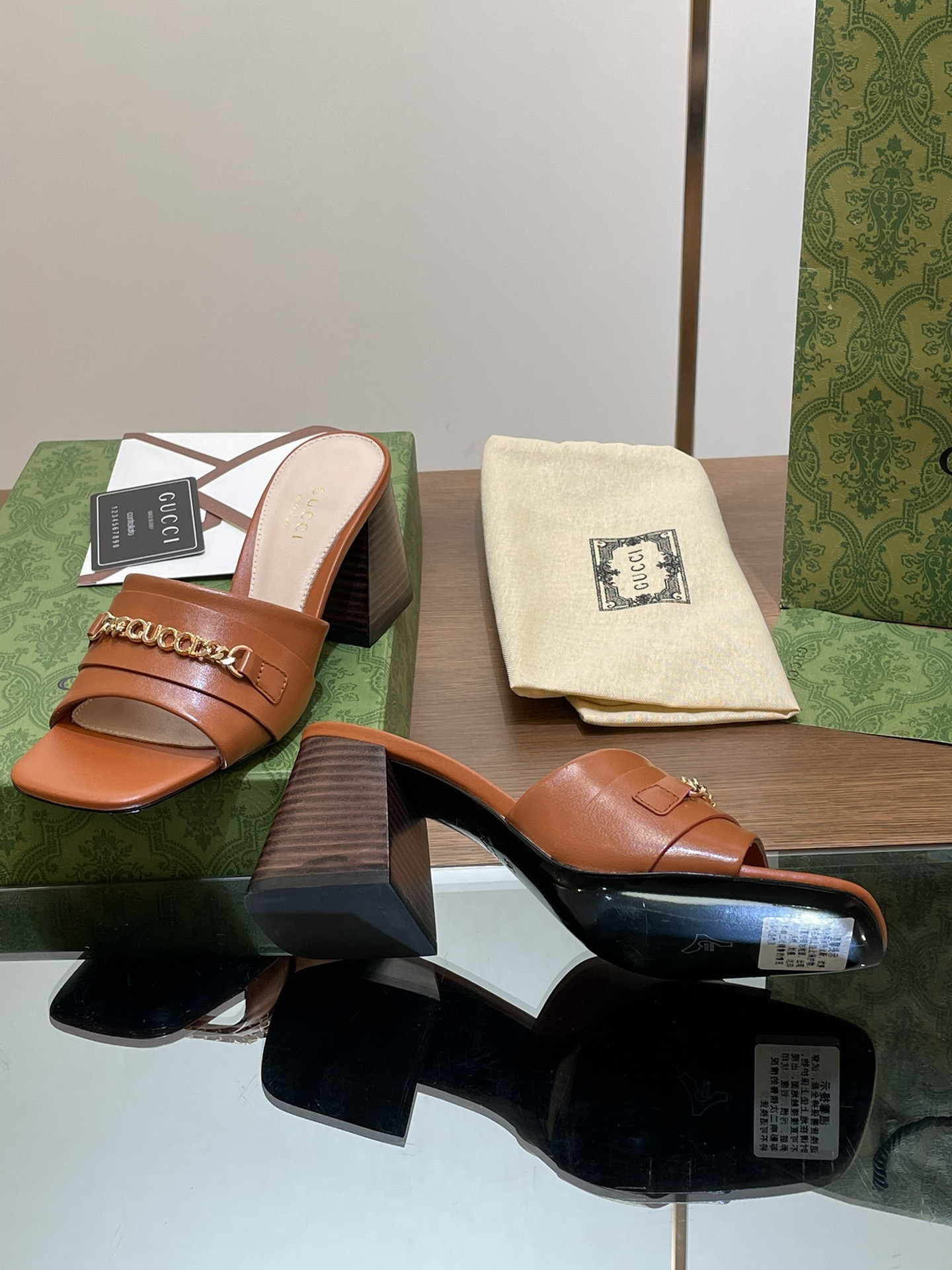 UA G*u*i SIGNORIA SLIDE SANDAL