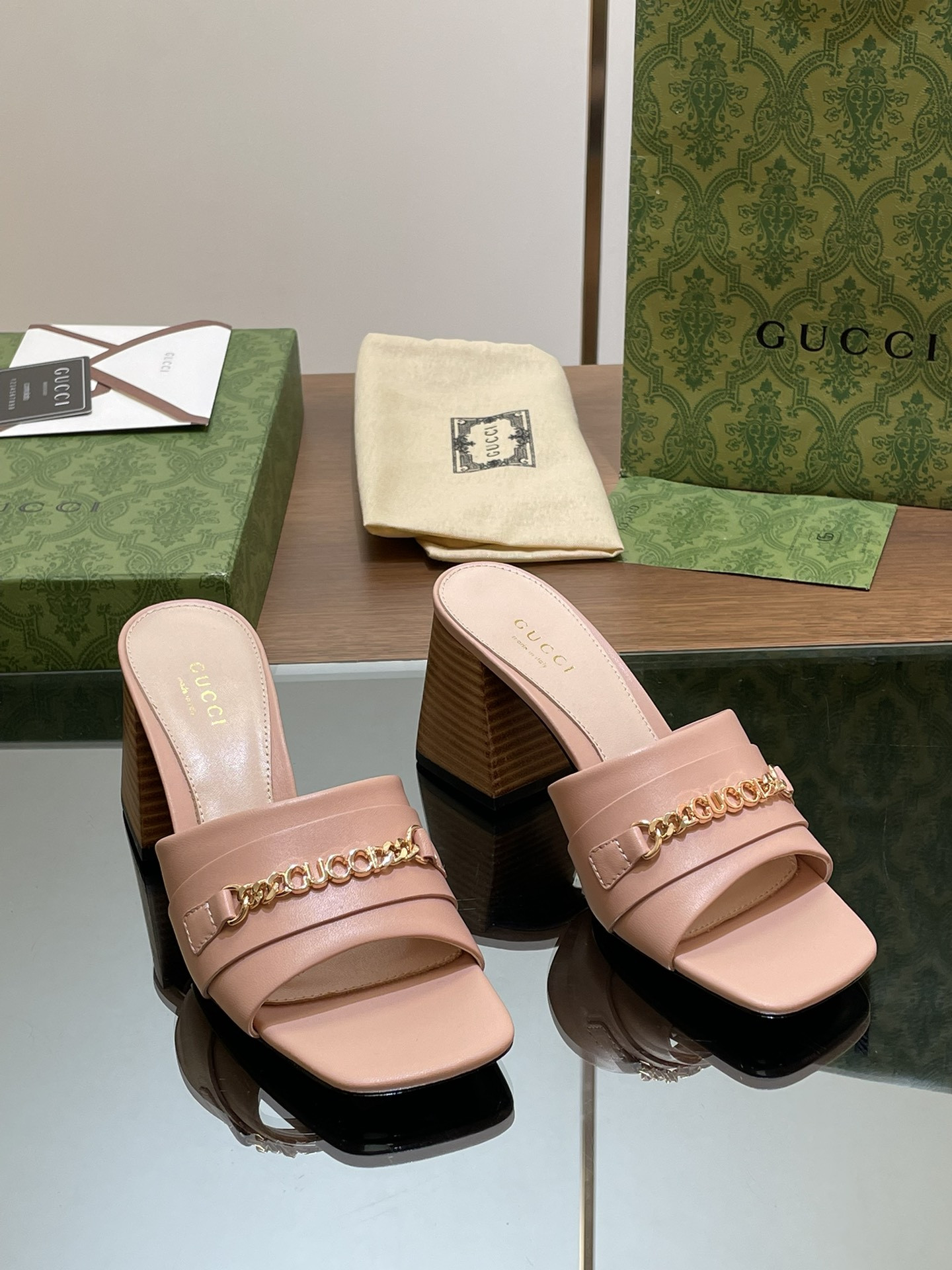 UA G*u*i SIGNORIA SLIDE SANDAL