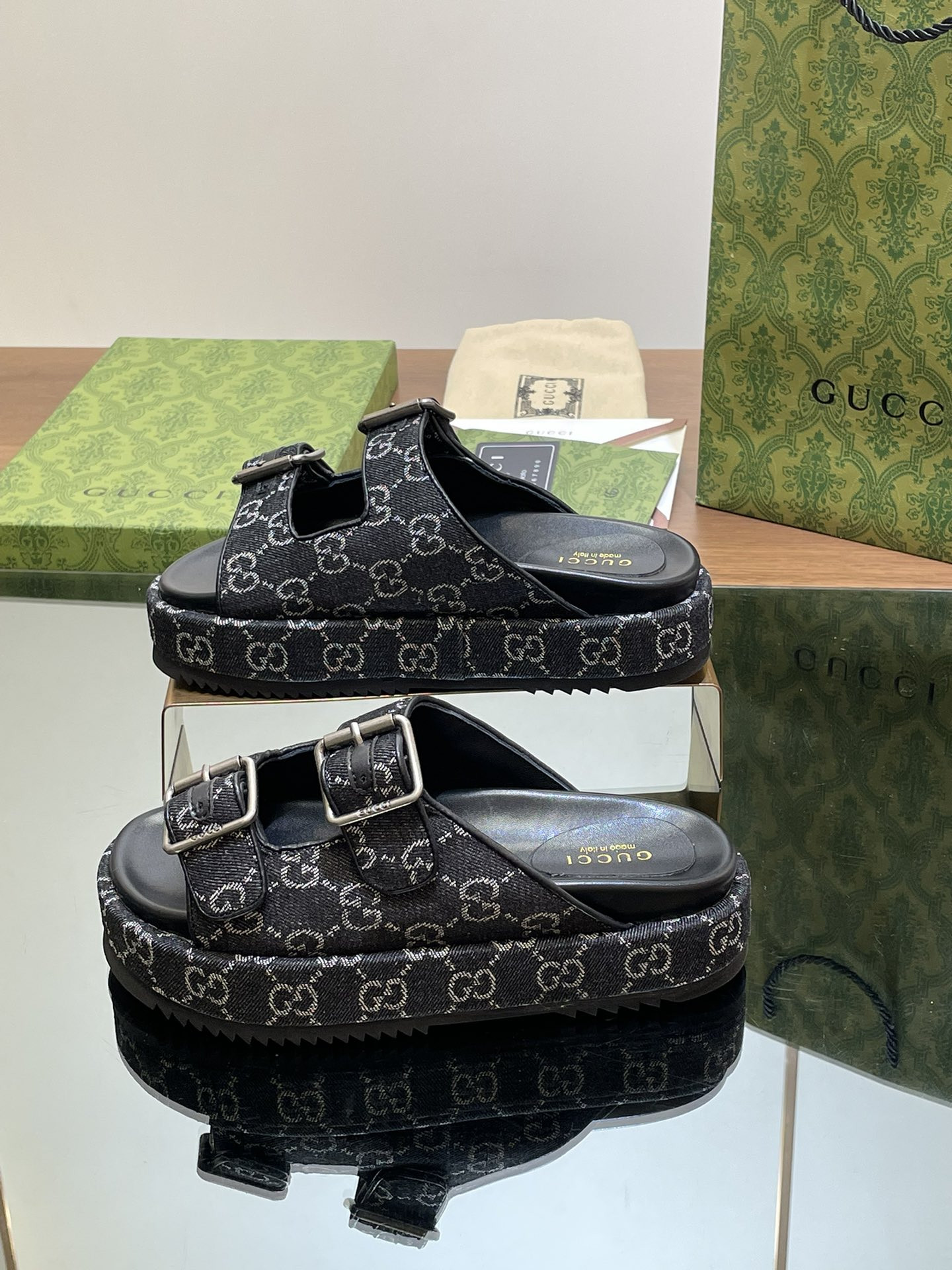 UA G*u*i SANDAL WITH DOUBLE G