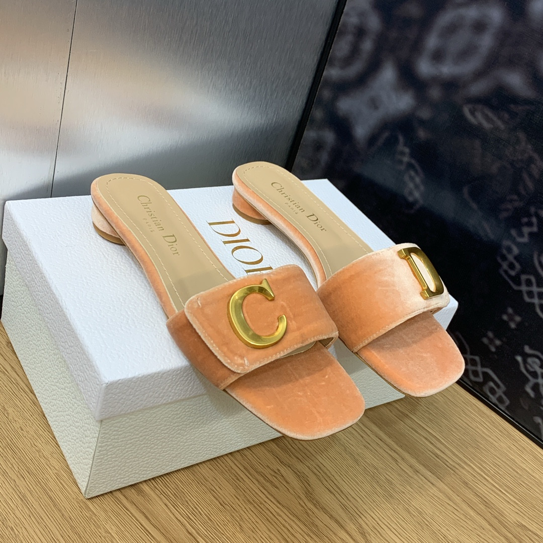 UA D*0r Or C'est D*0r Slide