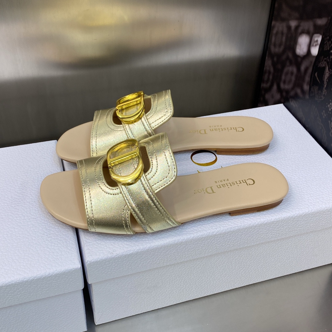 UA D*0r 30 Montaigne Slide