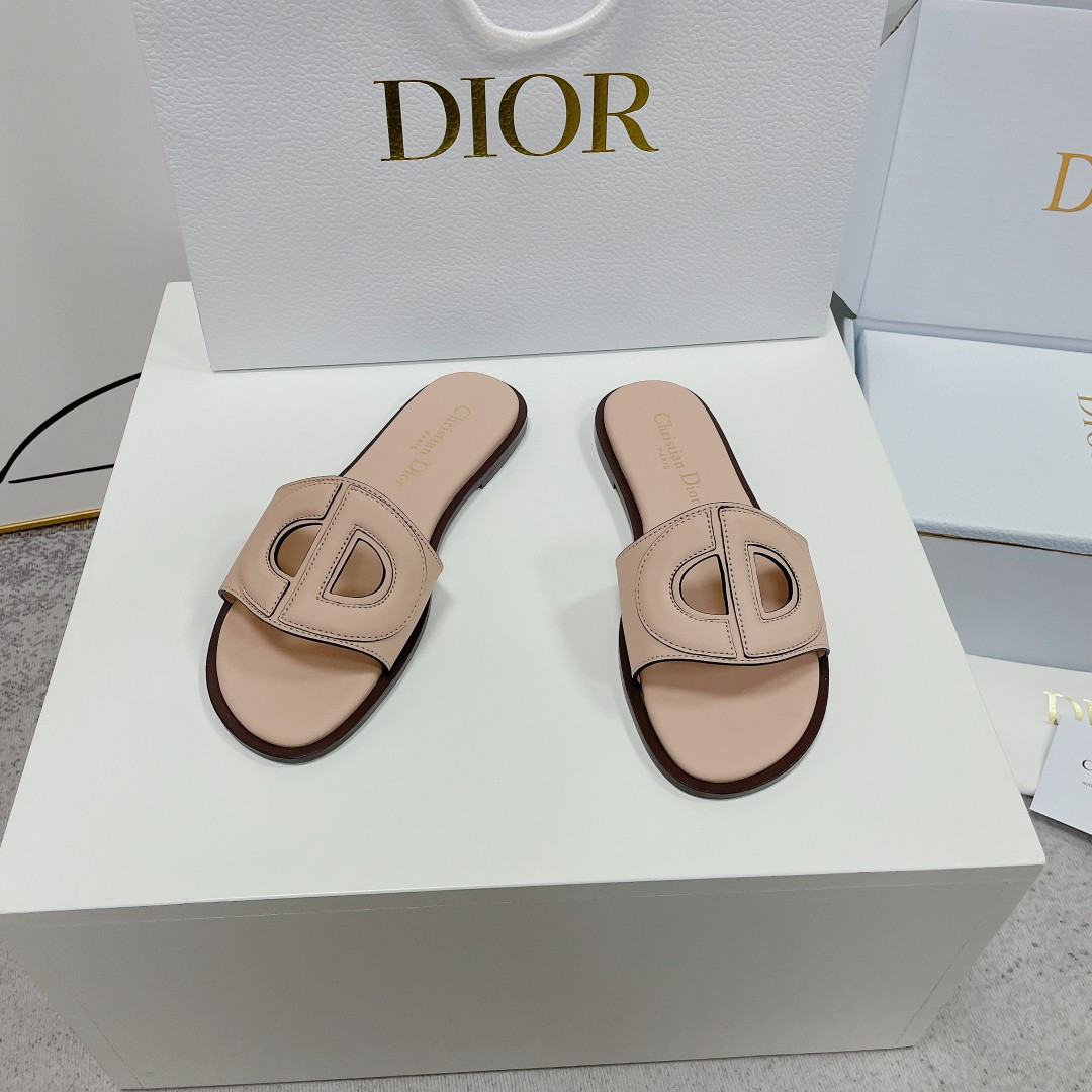 UA D*0r D-Club Slide