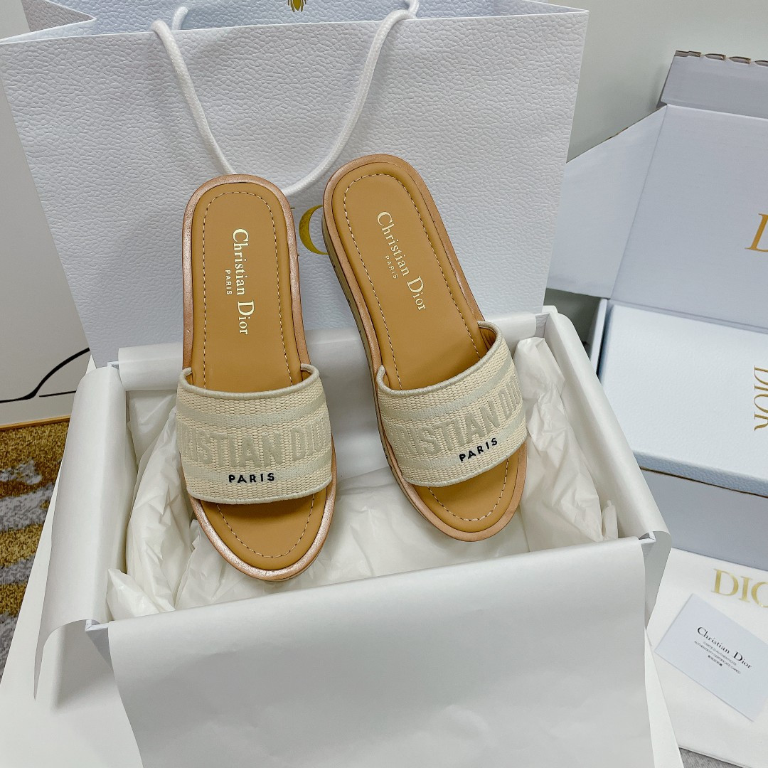 UA D*0riviera Dway Platform Slide White Embroidered Cotton