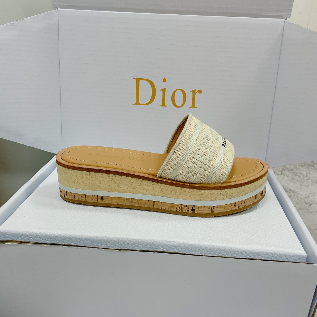 UA D*0riviera Dway Platform Slide White Embroidered Cotton