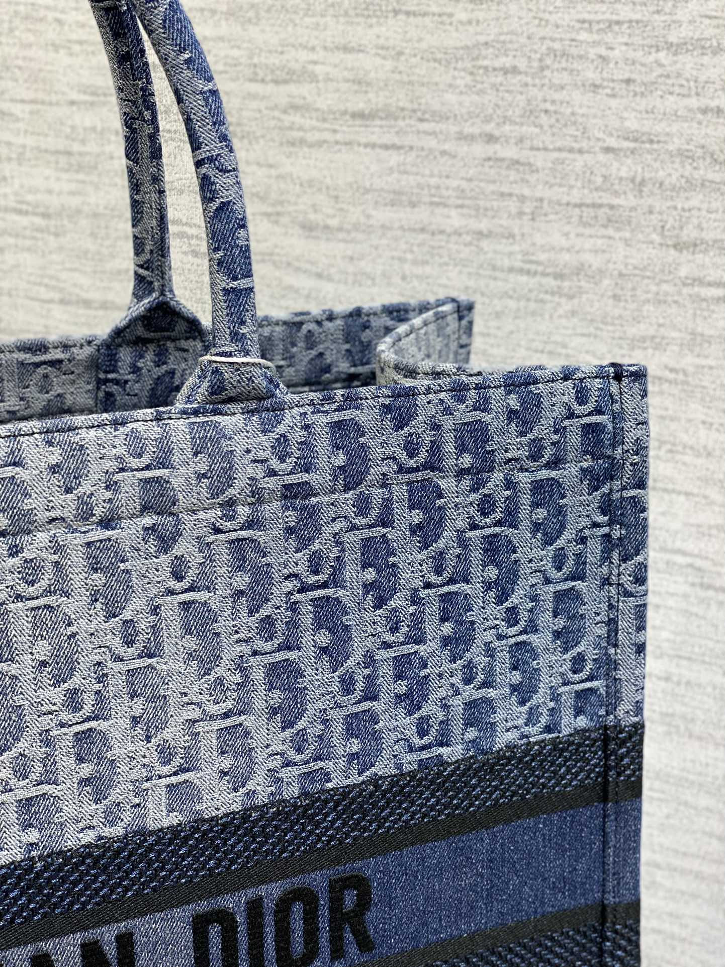Large D*0r Book Tote Blue Denim D*0r Oblique Jacquard 42 x 35 x 18.5 cm