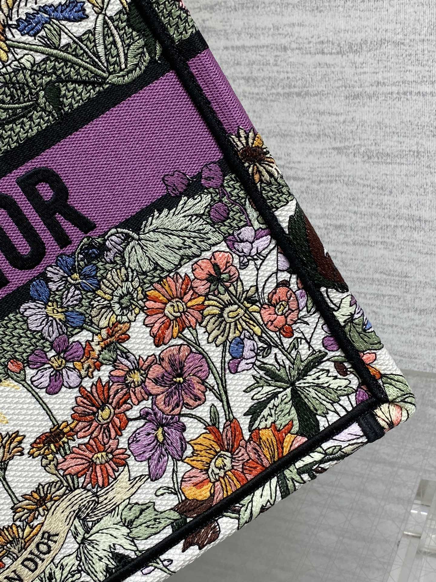 Medium D*0r Book Tote Ecru Multicolor D*0r 4 Saisons Été Soleil Embroidery 36 x 27.5 x 16.5 cm