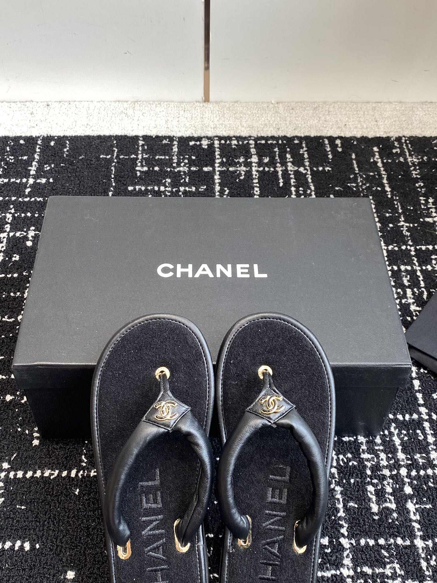 UA Ch*el THONGS