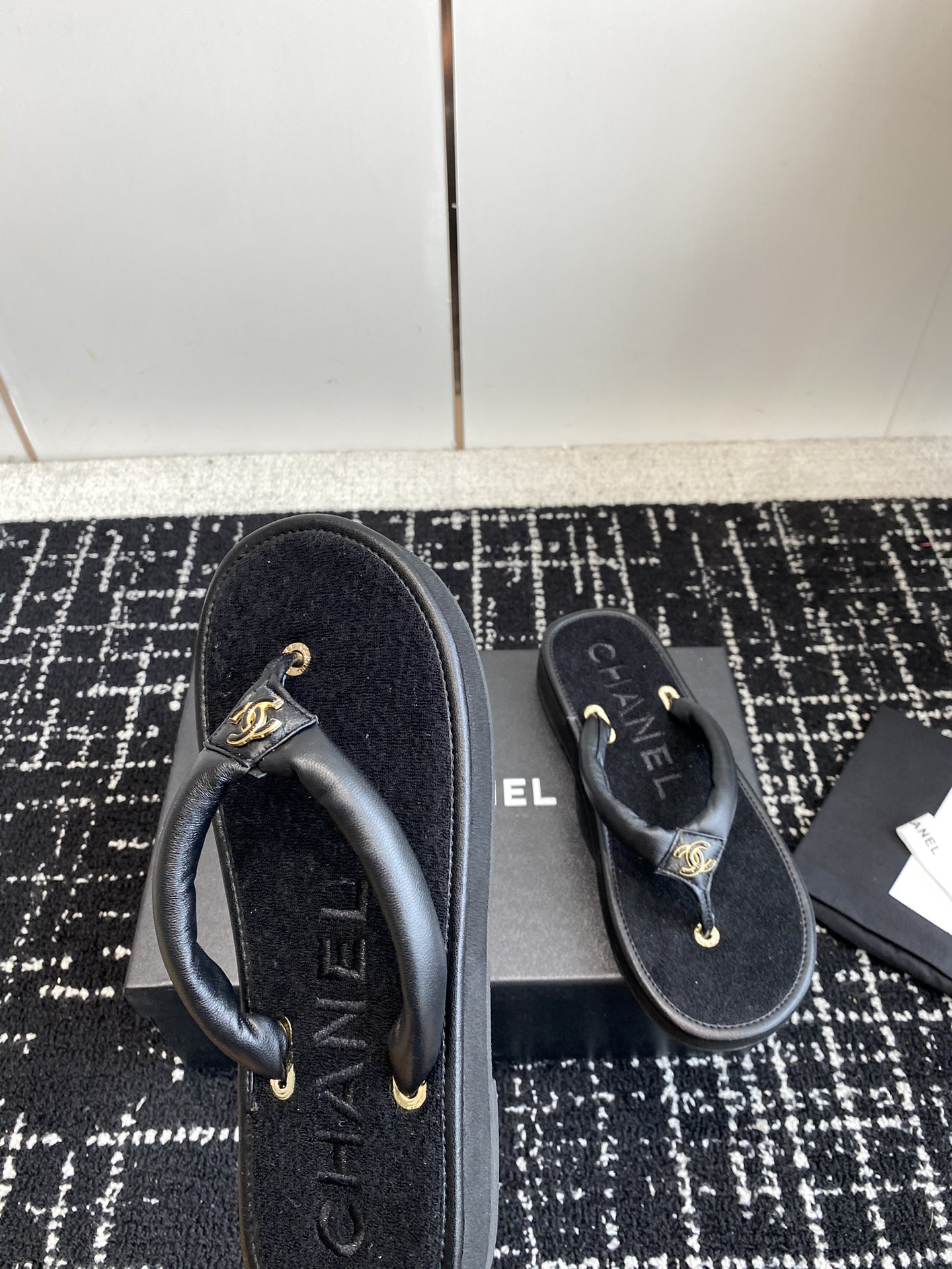 UA Ch*el THONGS