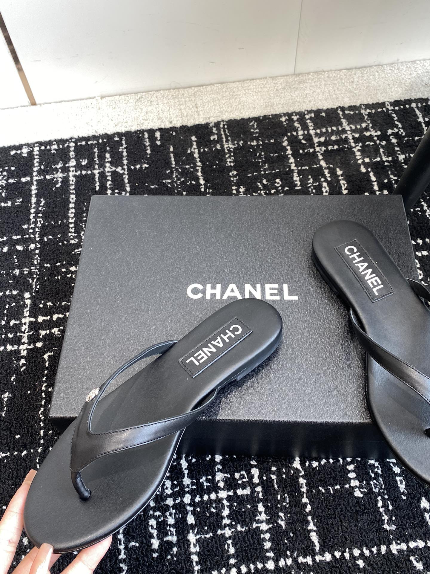 UA Ch*el THONGS