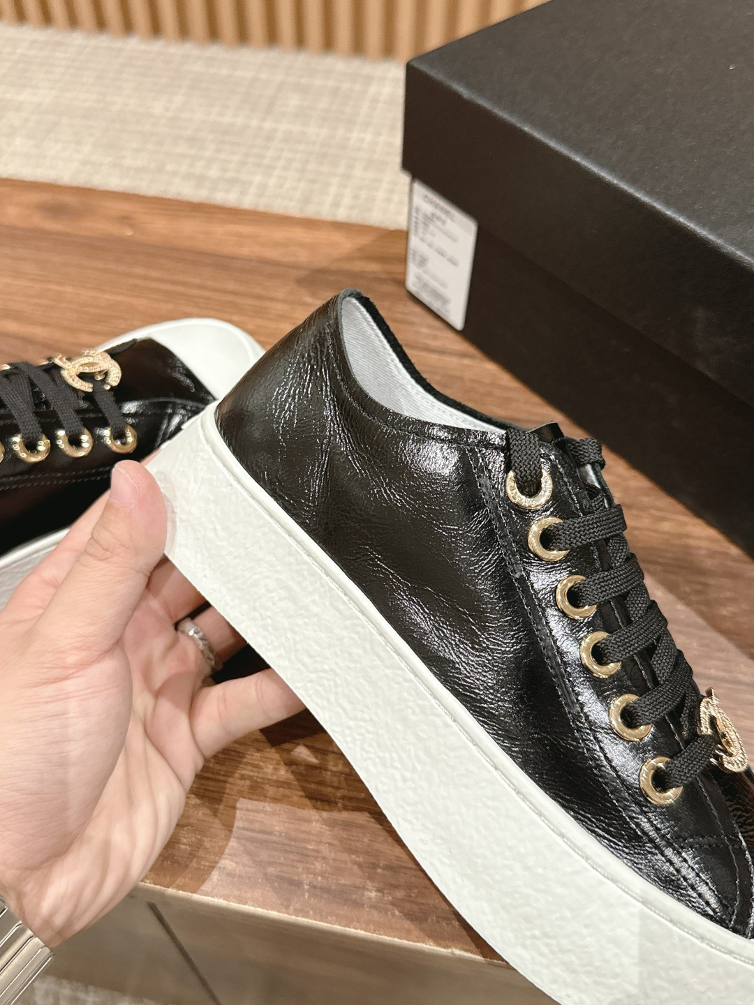 UA Ch*el SNEAKER