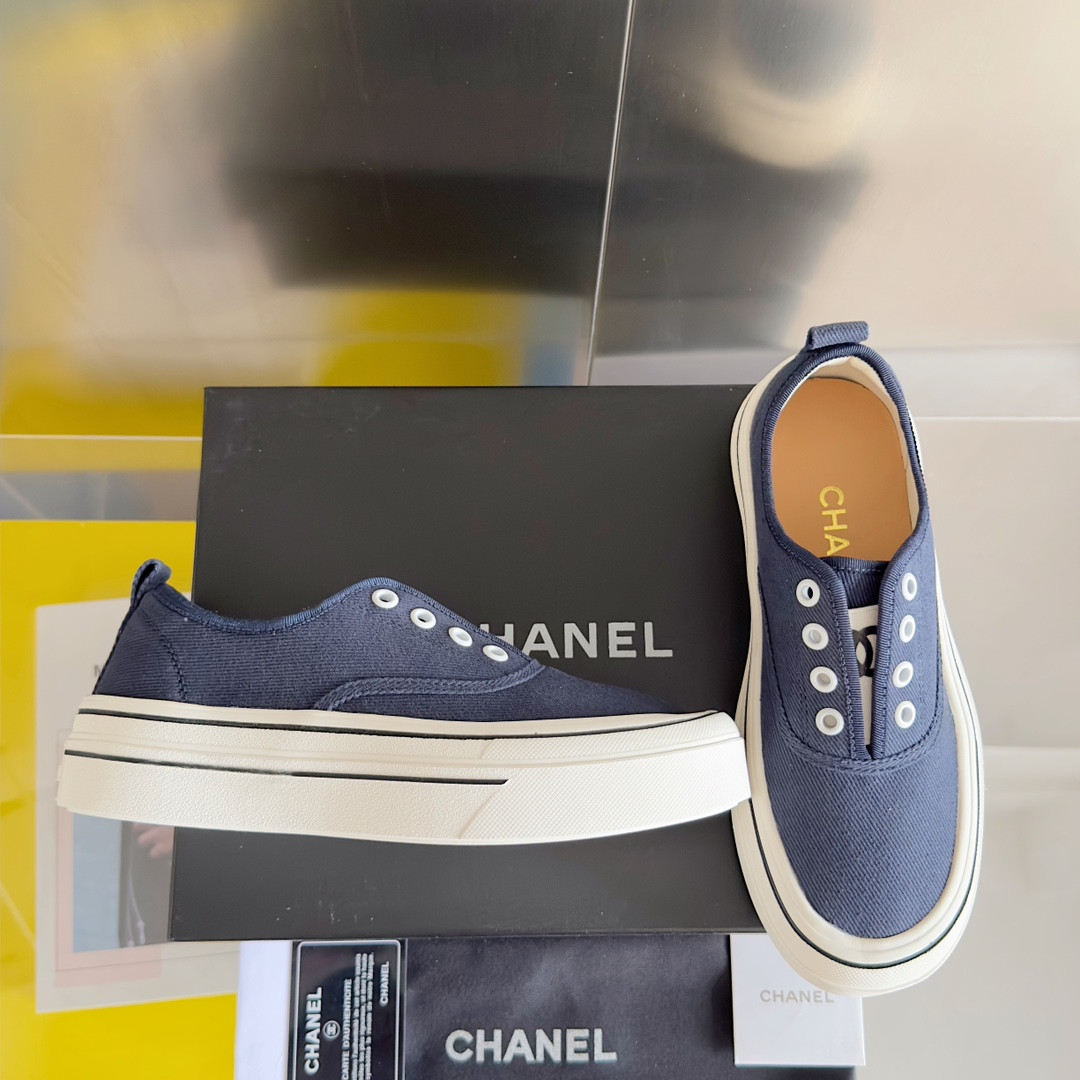 UA Ch*el SNEAKER