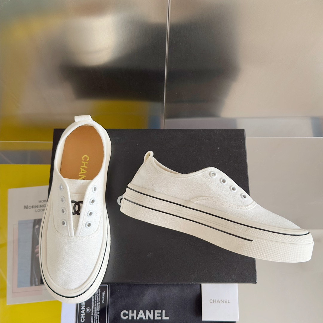 UA Ch*el SNEAKER