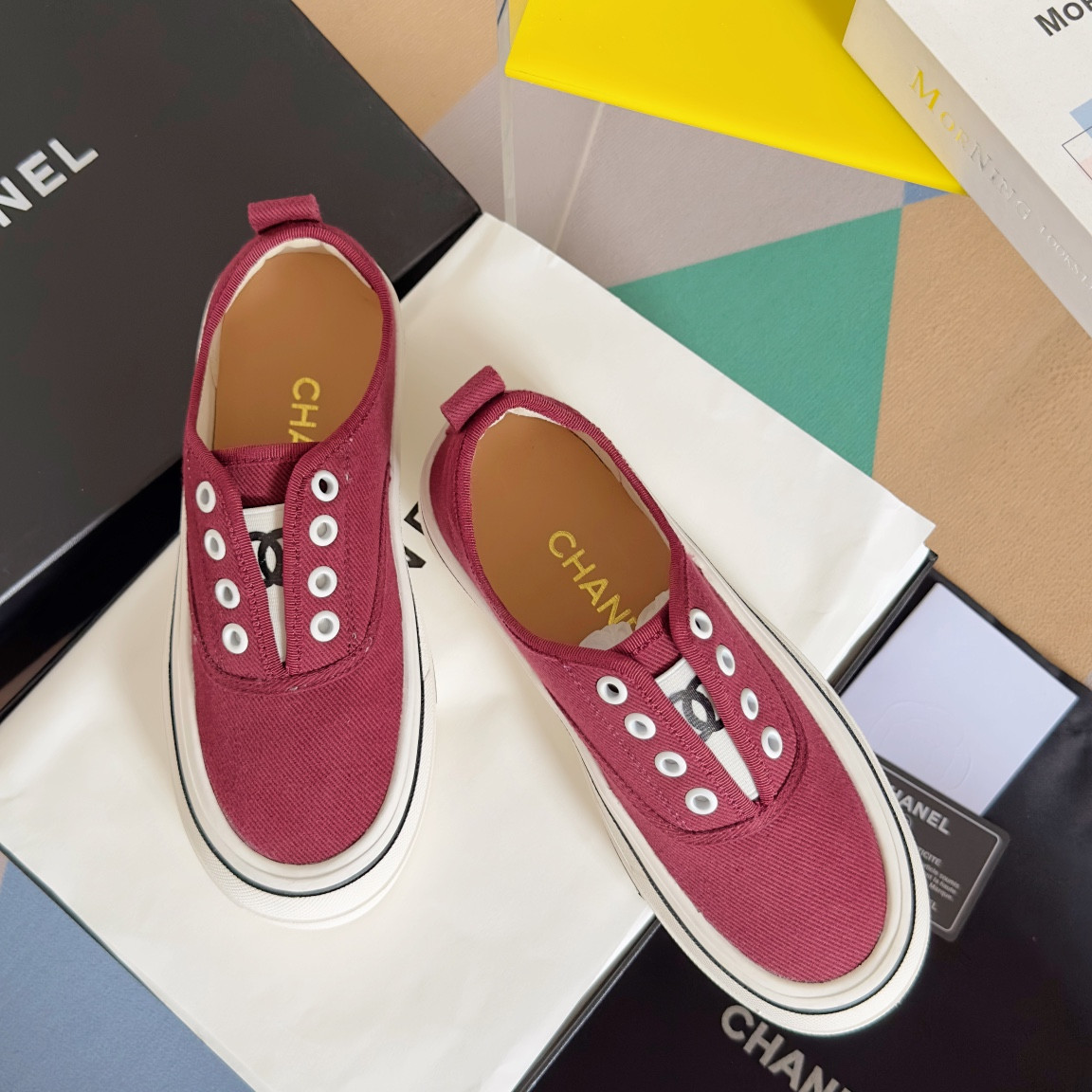 UA Ch*el SNEAKER
