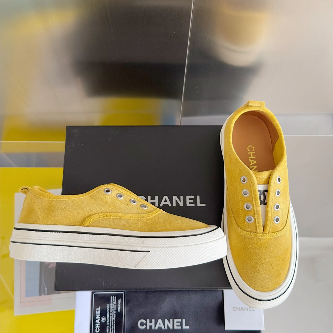 UA Ch*el SNEAKER