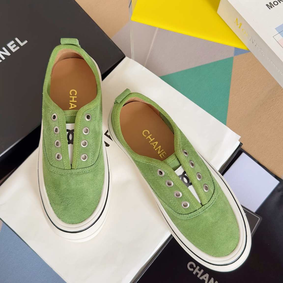 UA Ch*el SNEAKER