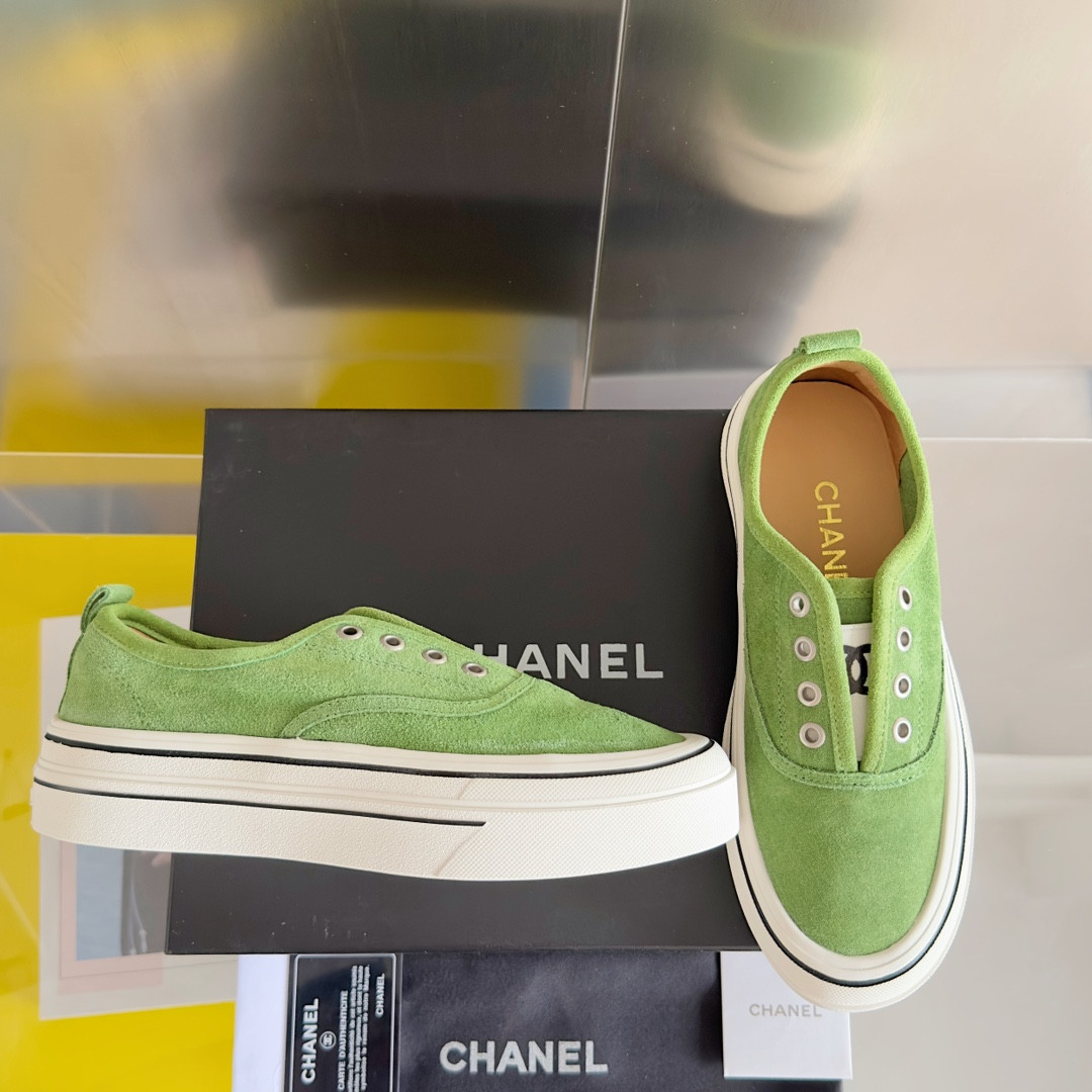 UA Ch*el SNEAKER