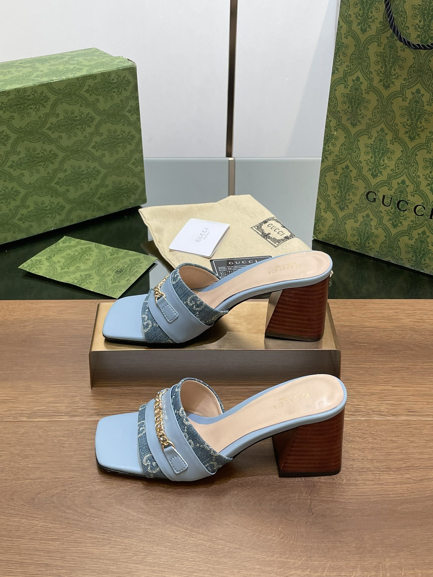 UA G*u*i SIGNORIA SLIDE SANDAL