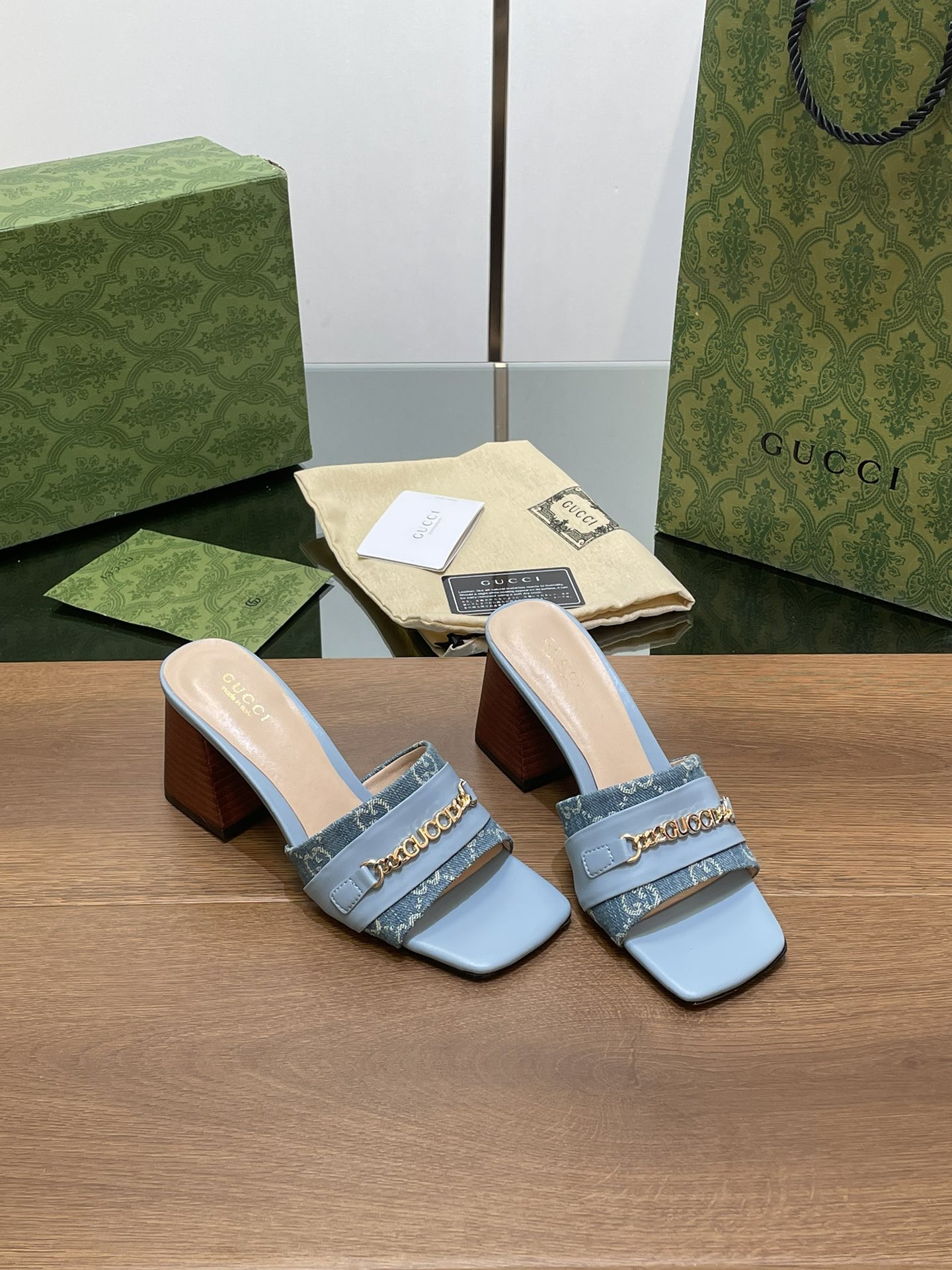 UA G*u*i SIGNORIA SLIDE SANDAL