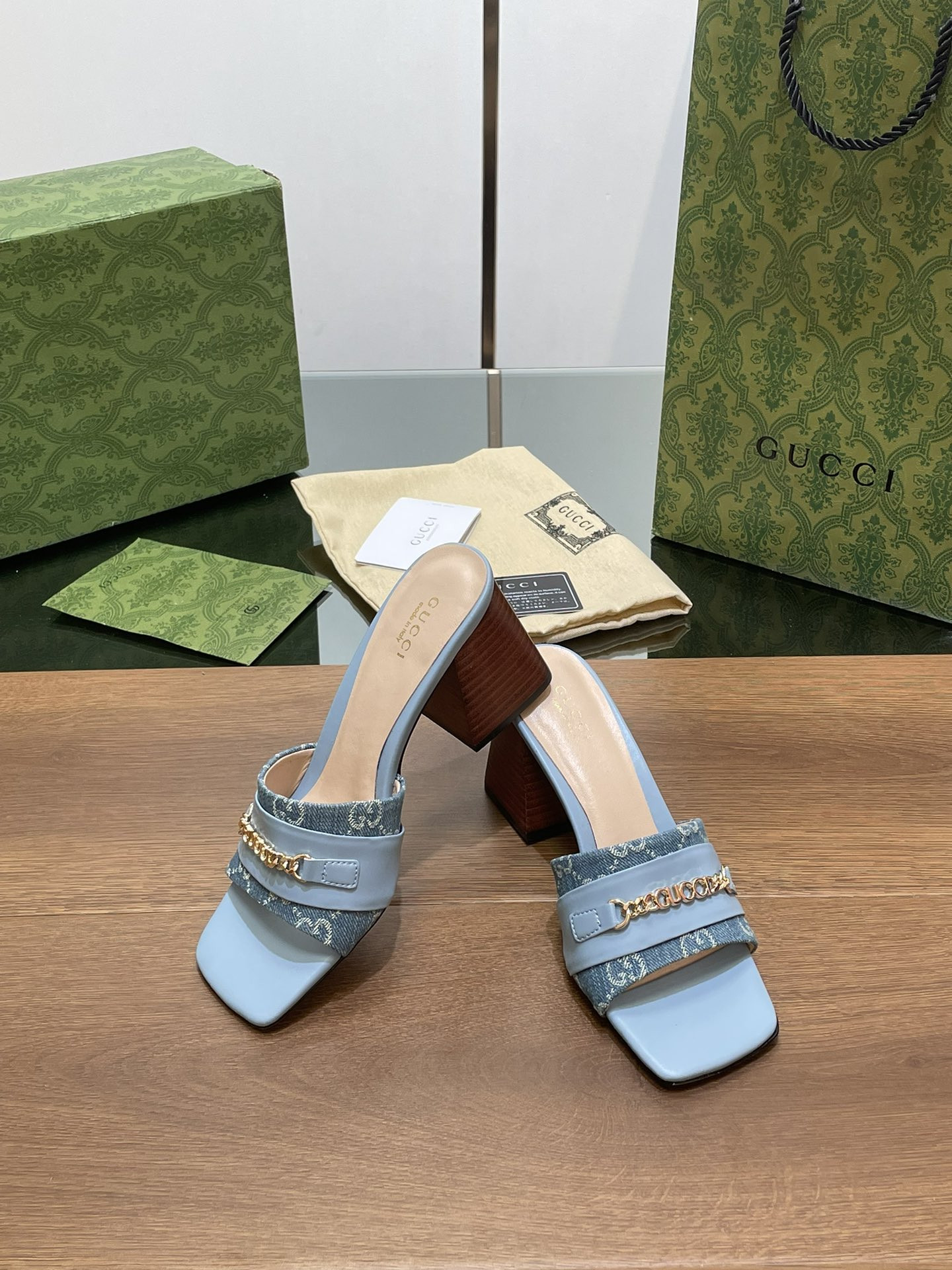 UA G*u*i SIGNORIA SLIDE SANDAL