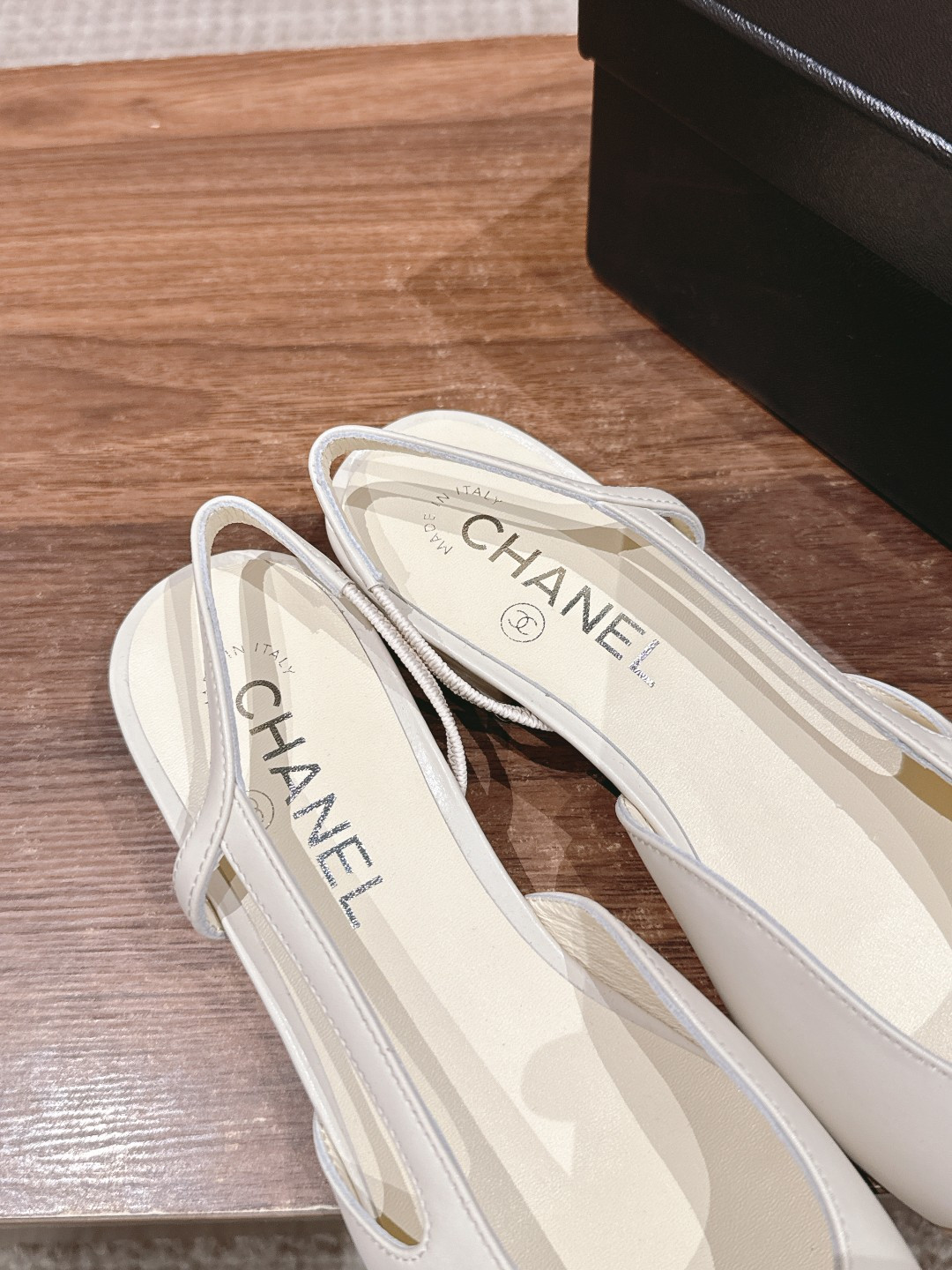 UA Ch*el SLINGBACKS FLAT